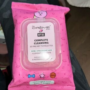 NWOT The Creme Shop Makeup wipes